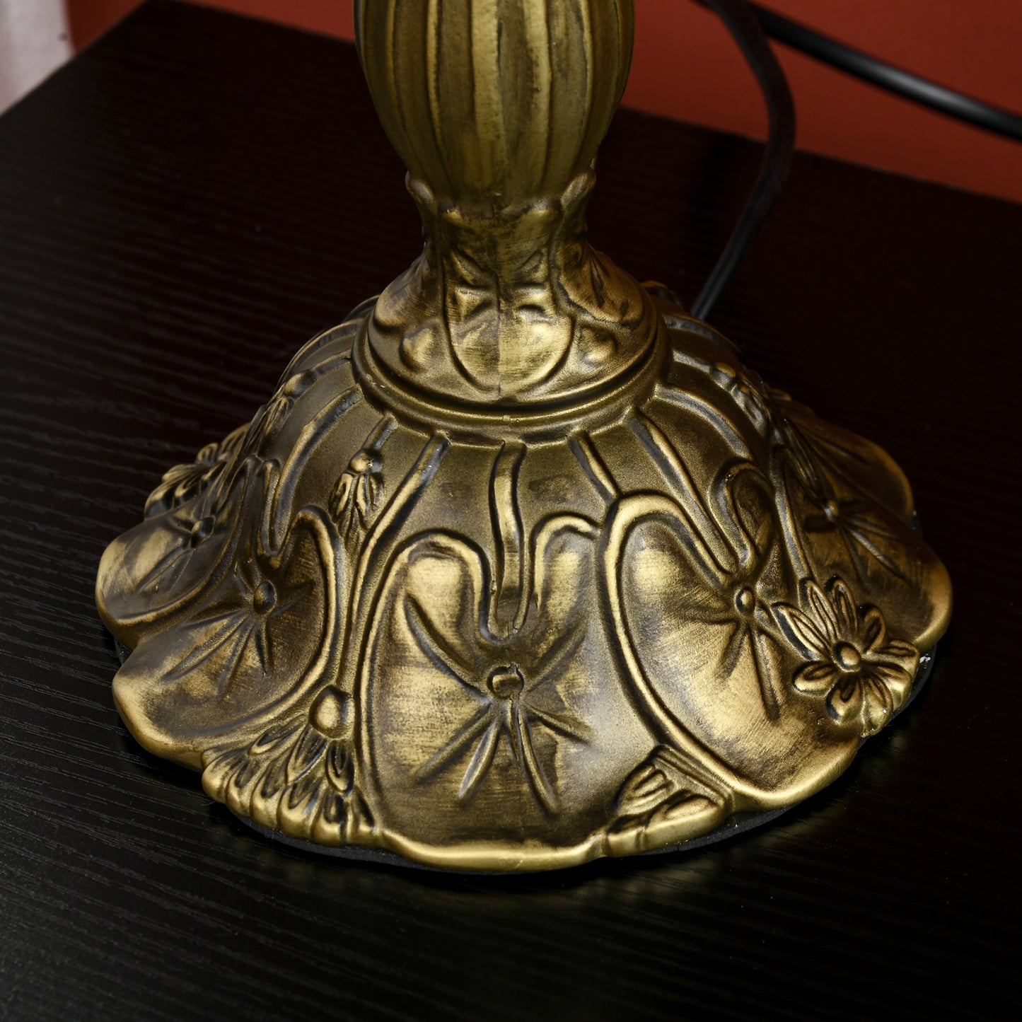 HOMCOM Stained Glass Table Lamp, Handcrafted Artisan Collectible, Suitable for Living Room and Bedside, Multi-Coloured, Ф25 x 45Hcm, Zinc Alloy.