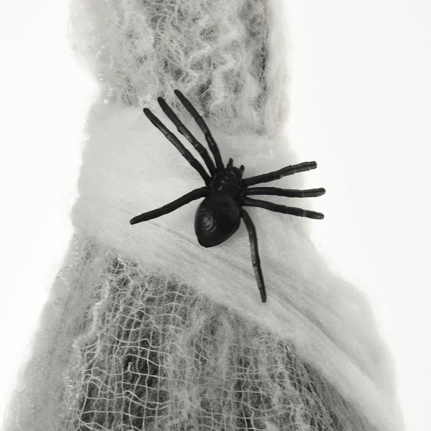 HOMCOM 4.7ft Life Size Outdoor Halloween Decoration Hanging Mummy with Spider Web, Animated Prop Decor with Sound and Motion Activated, Light Up Eyes, Howling Sound, Posable Arms, Moving Body