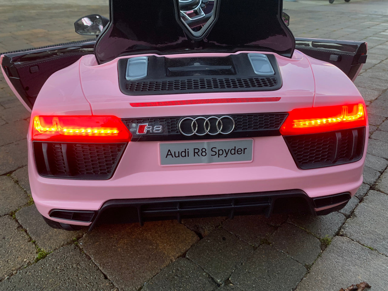 Licensed Audi R8 Spyder 12V Electric Ride On Car Pink with 2.4GHz remote