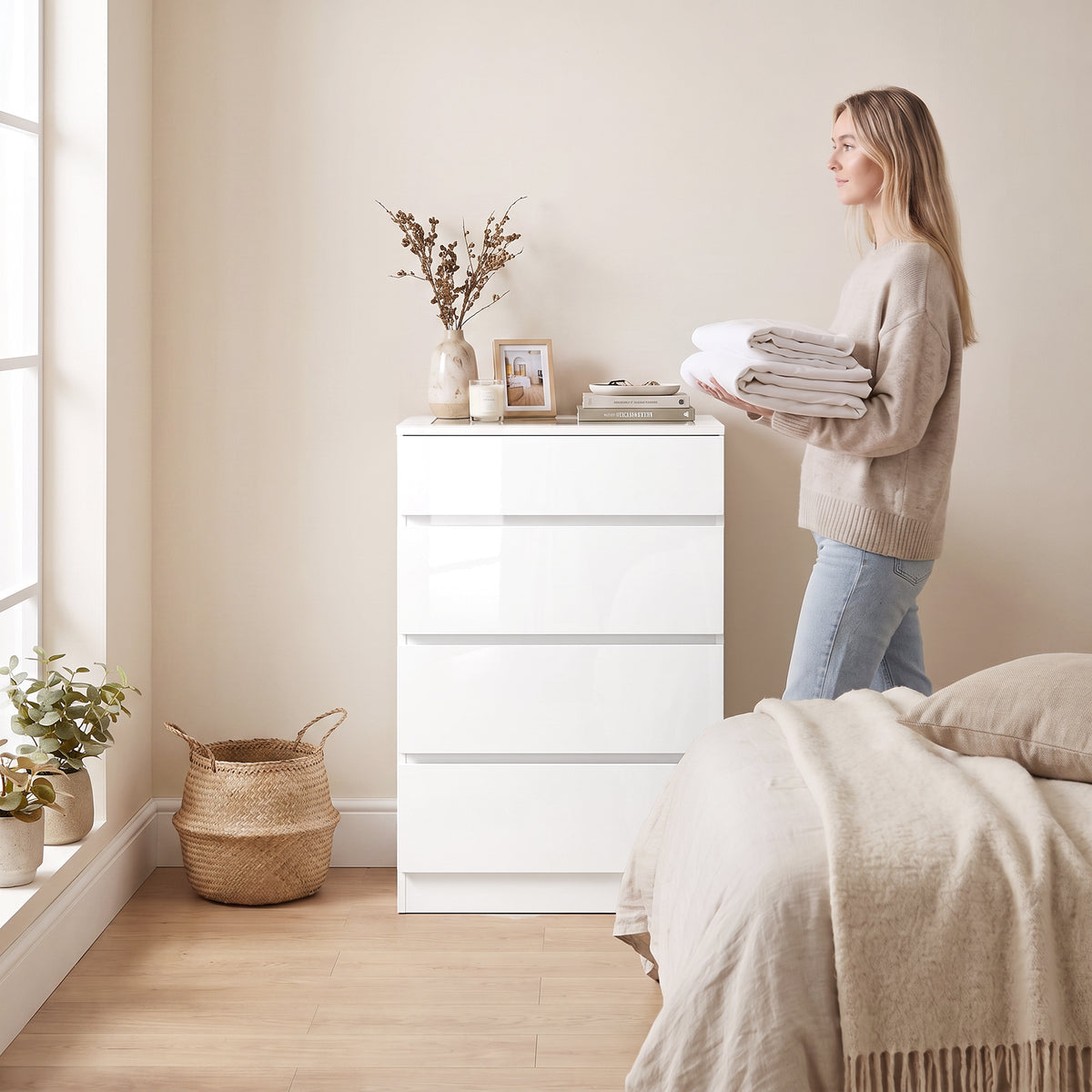 HOMCOM High Gloss 4 Drawer Chest of Drawers with Glass Top and RGB LED Lights, Dresser with Jewelry Organizer, APP Control