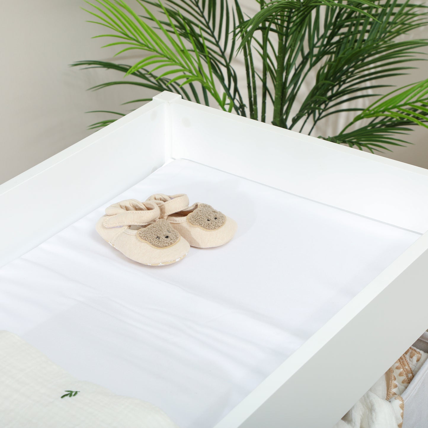 AIYAPLAY Baby Changing Unit with 4 Storage Drawers, Mat for Bedroom Nursery, 84 x 84.5 cm, White