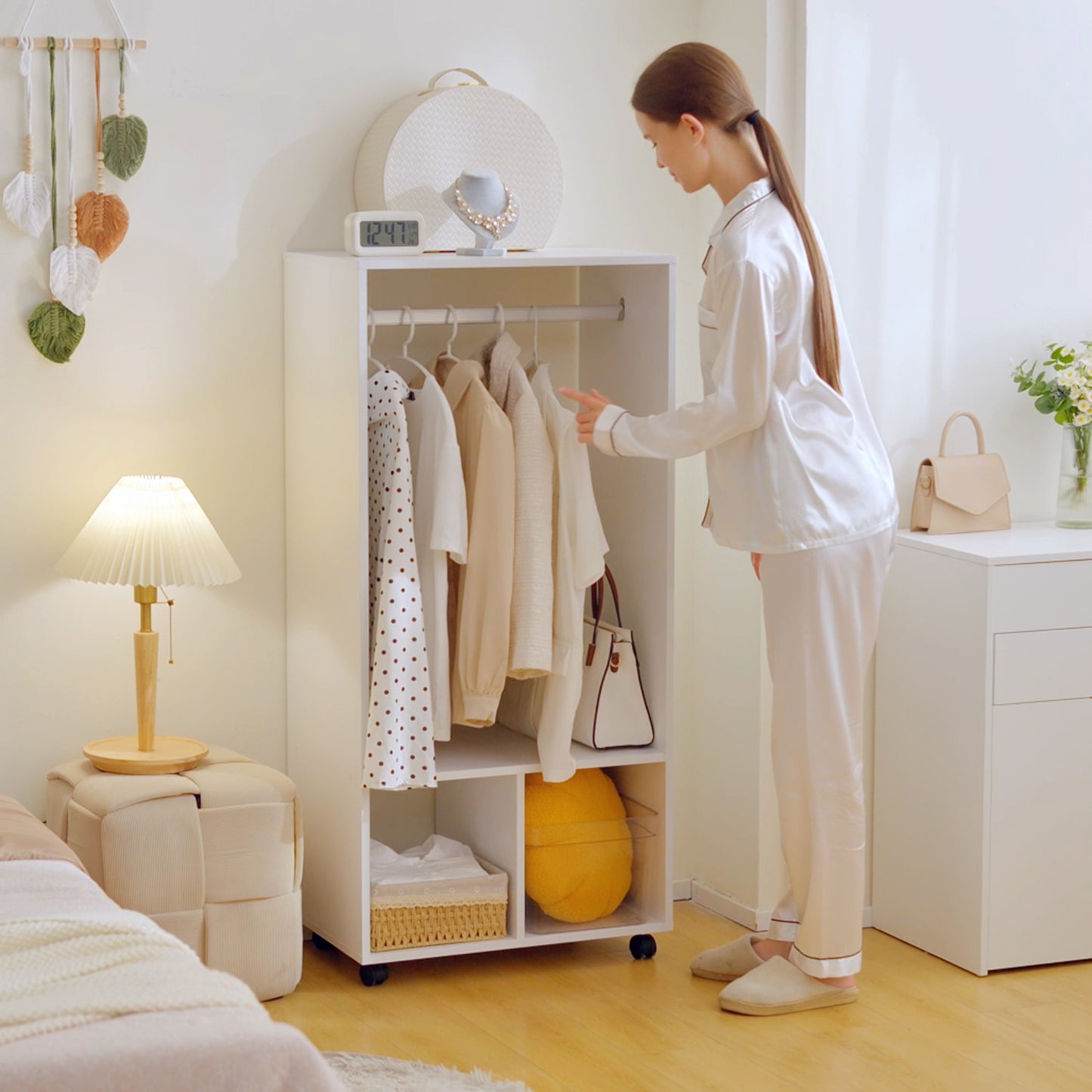 HOMCOM Open Wardrobe on Wheels, Bedroom Wardrobe with Clothes Hanging Rail, 2 Storage Shelves, Mobile Garment Rack for Cloakroom, Hallway, White