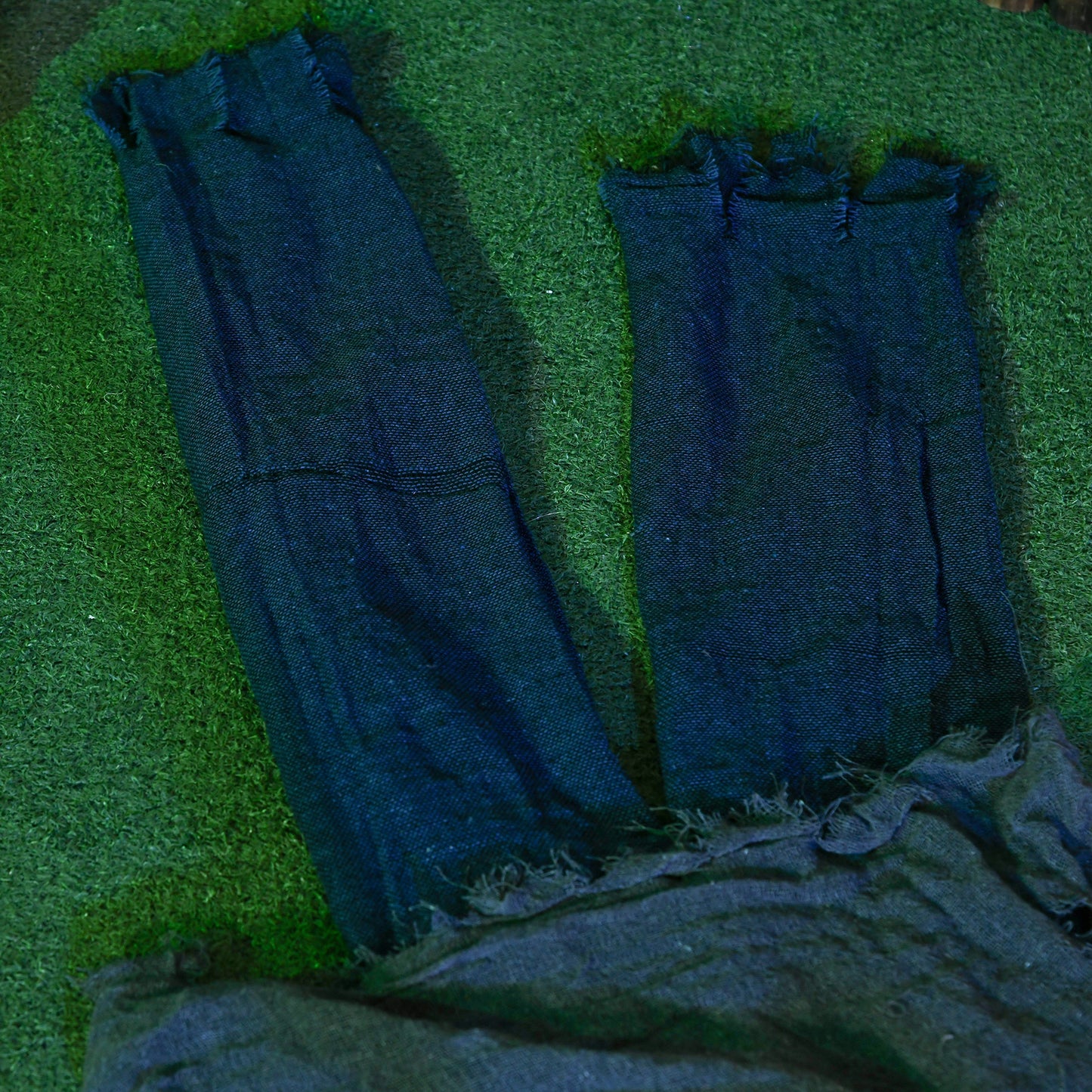 HOMCOM 5.2ft Life Size Outdoor Halloween Decoration Crawling Zombie, Animated Prop Decor with Sound and Motion Activated, Light Up Eyes, Howling Sound, Posable Arms