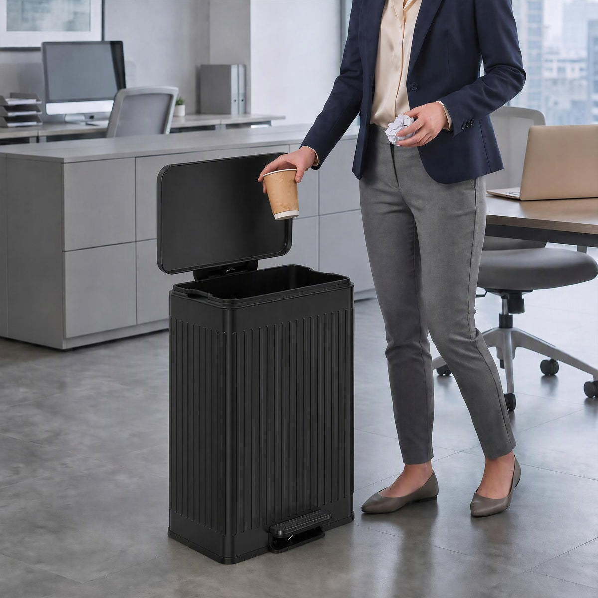 HOMCOM 50L Kitchen Bin, Pedal Bin with Soft-Close and Stay-Open Lid, Removable Inner Bucket, Black