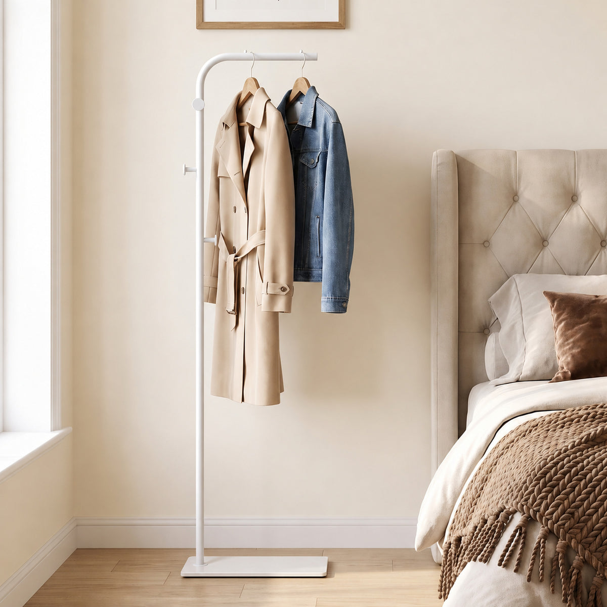 HOMCOM Clothing Rack with 3 Side Hooks, Garment Rack with Marble Base, 45 x 25 x 169 cm, for Bedroom, Bathroom, White