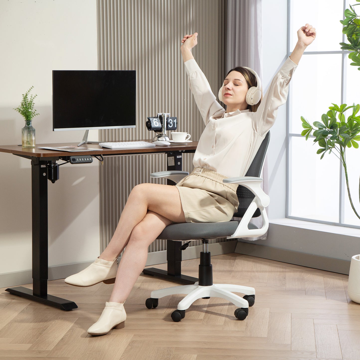 HOMCOM Breathable Mesh Office Chair, Ergonomic Swivel Computer Chair with Flip-up Armrests, Lumbar Back Support for Home/Office, Grey