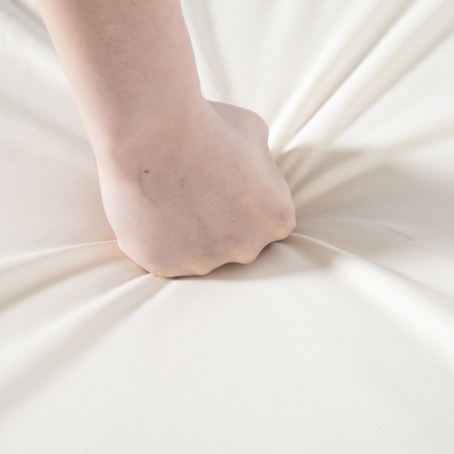 Outsunny 2 Seater Rattan Garden Swing Chair, Porch Swing Bench Loveseat with Cushion, Wicker Outdoor Hanging Swinging Seat with 2 Metal Chains, 250 KG Capacity for Patio, Balcony, Cream White