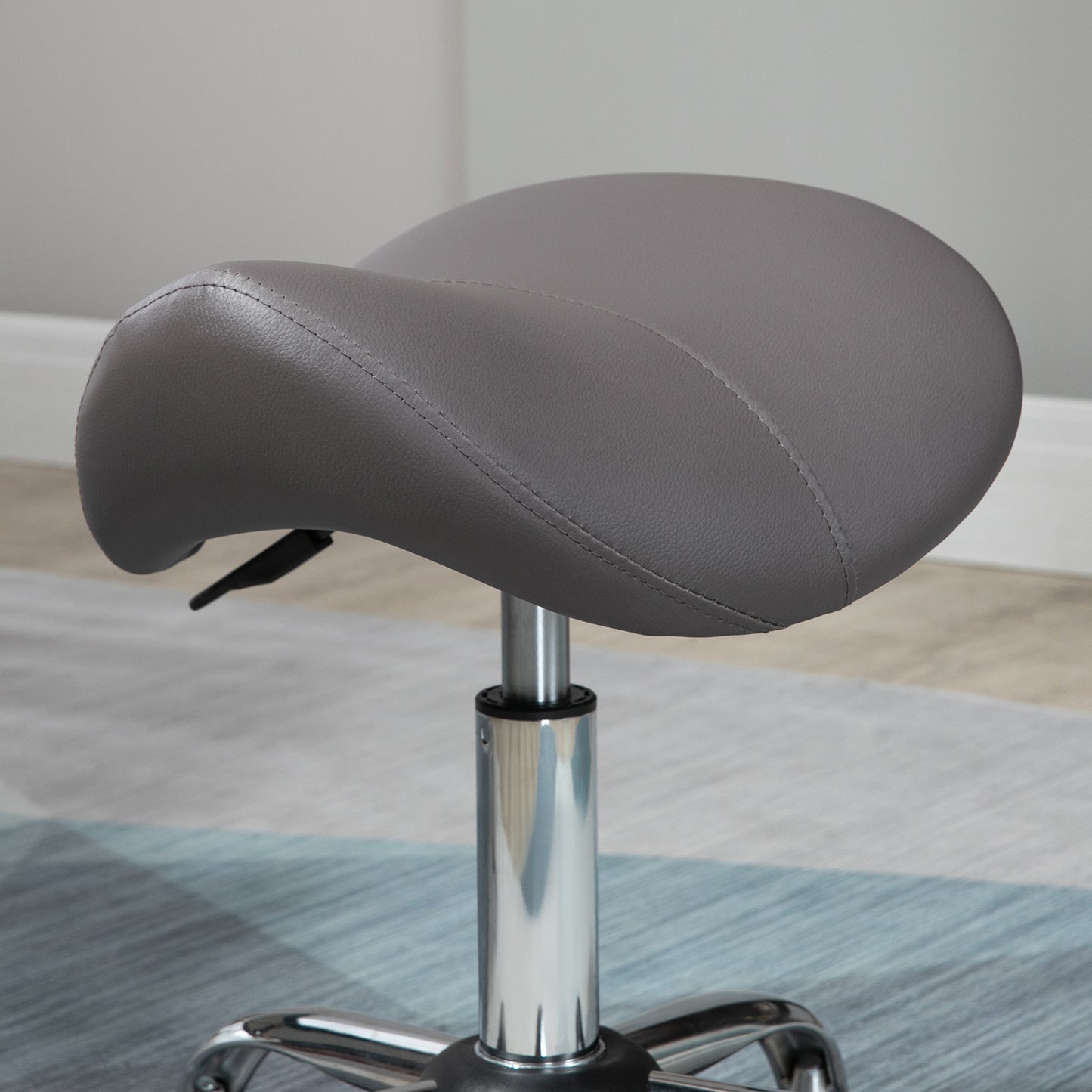 HOMCOM Cosmetic Stool 360Â° Rotate Height Adjustable Salon Massage Spa Chair Hydraulic Rolling Faux Leather Saddle Stool, Grey