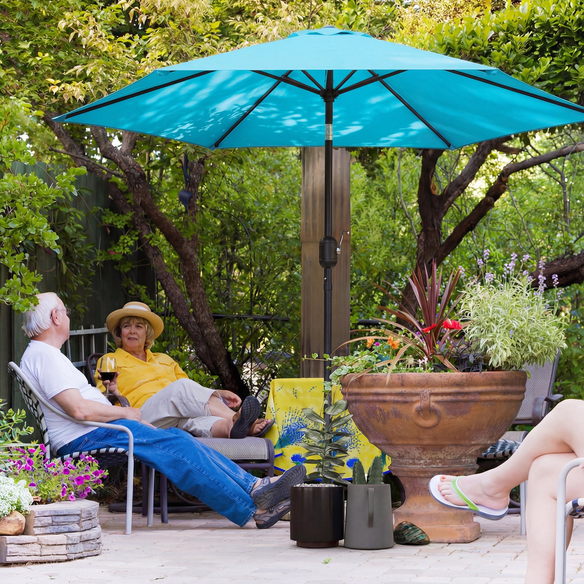 Outsunny 2.6 m Garden Parasol Umbrella with Aluminium Pole, Outdoor Patio Umbrella with Tilt and Crank, Vent, Blue
