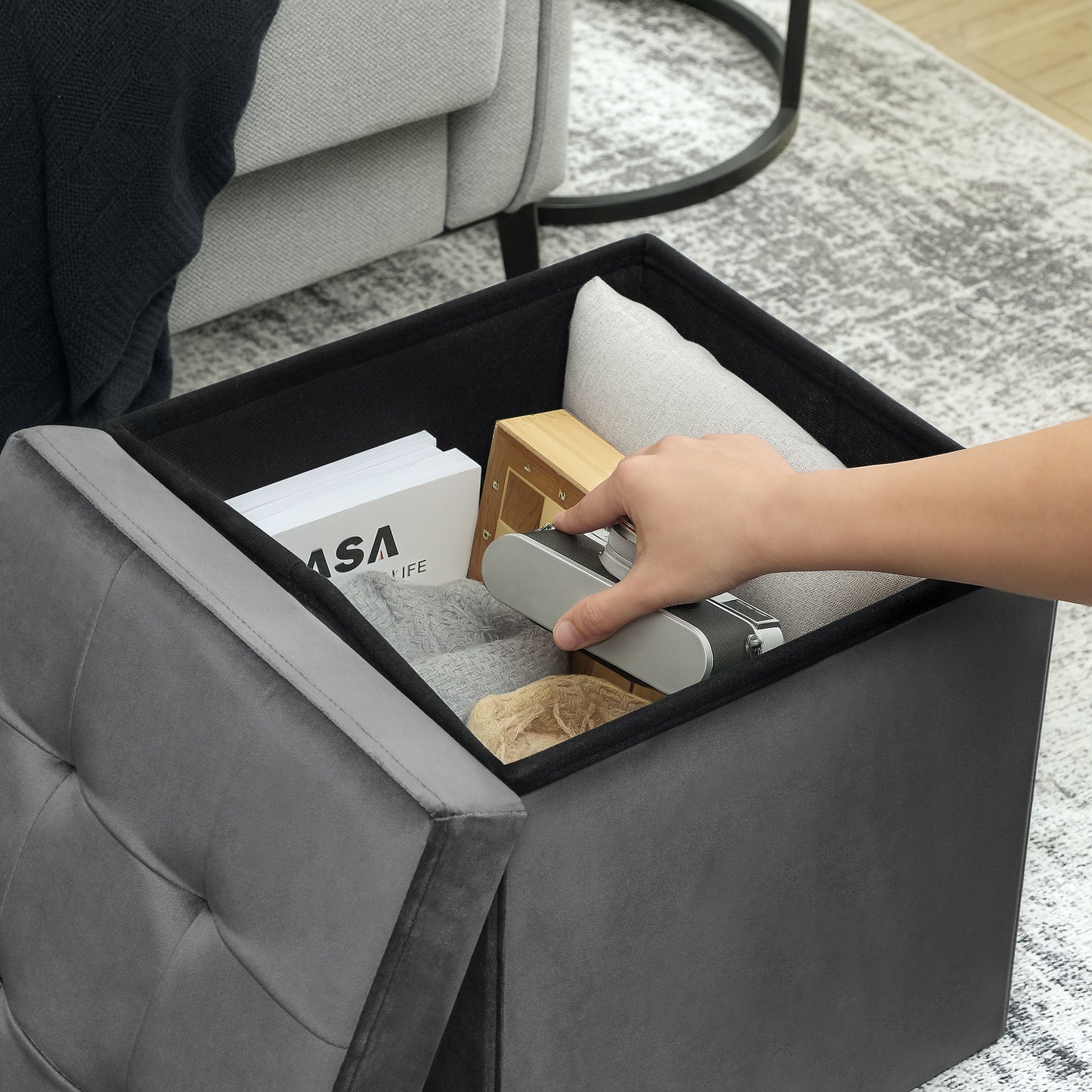 HOMCOM Foldable Velvet-Feel Storage Ottoman - Grey