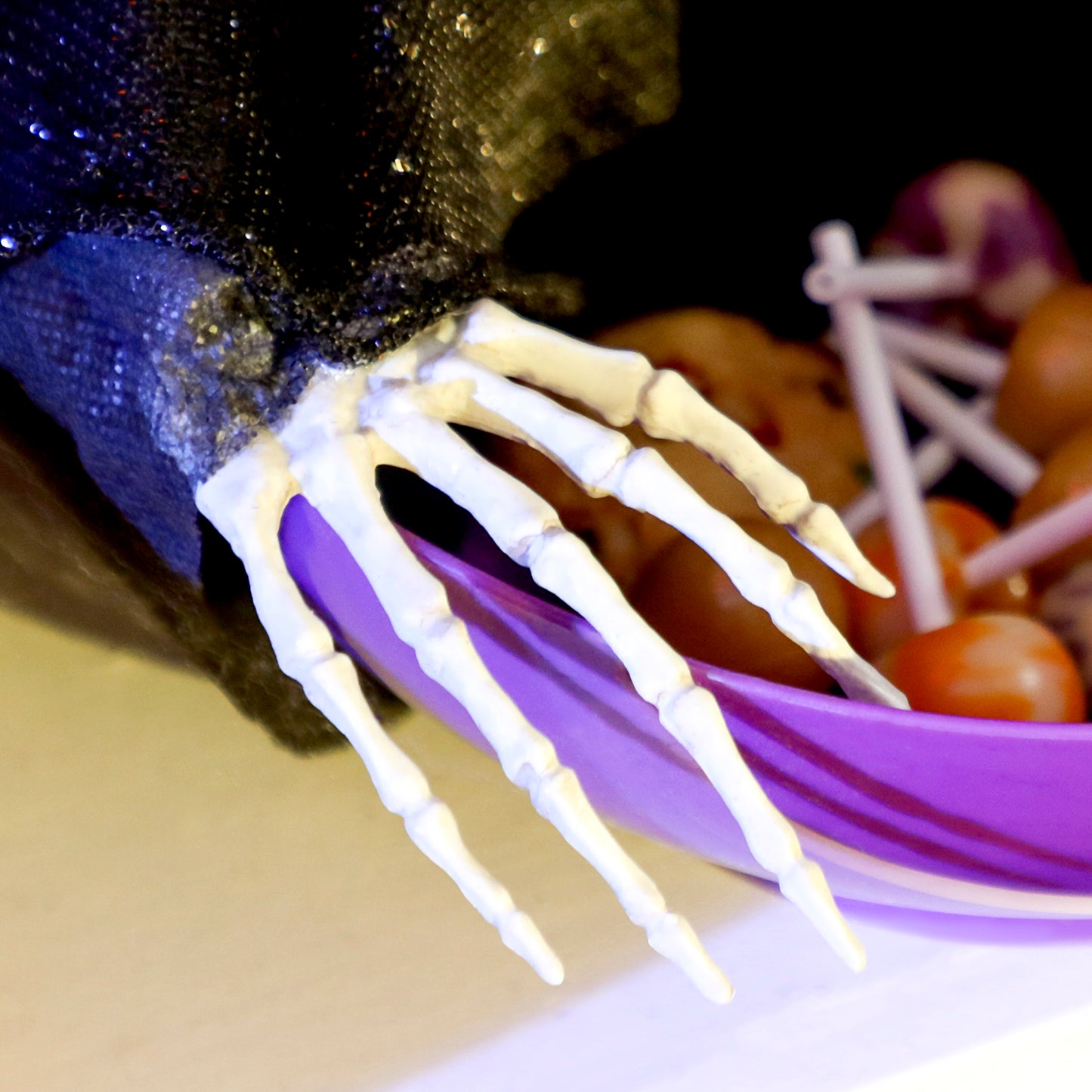 Outsunny 2pcs Animated Halloween Skull Bowl, Skeleton Ghost Skull Candy Dish with LED Eyes, Moving Body and Creepy Sound for Party Decoration, Festival Haunted Houses