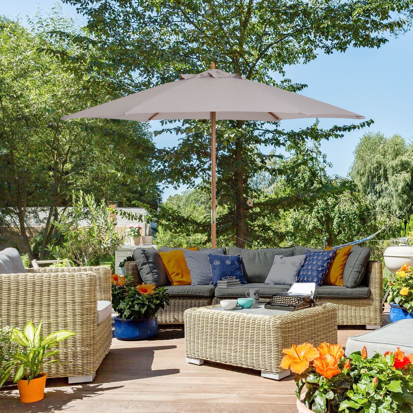 Outsunny 2.5m Wood Garden Parasol Sun Shade Patio Outdoor Wooden Umbrella Canopy, Table Market Umbrella with Vent, 38mm Pole, Rope Pulley Mechanism, Grey