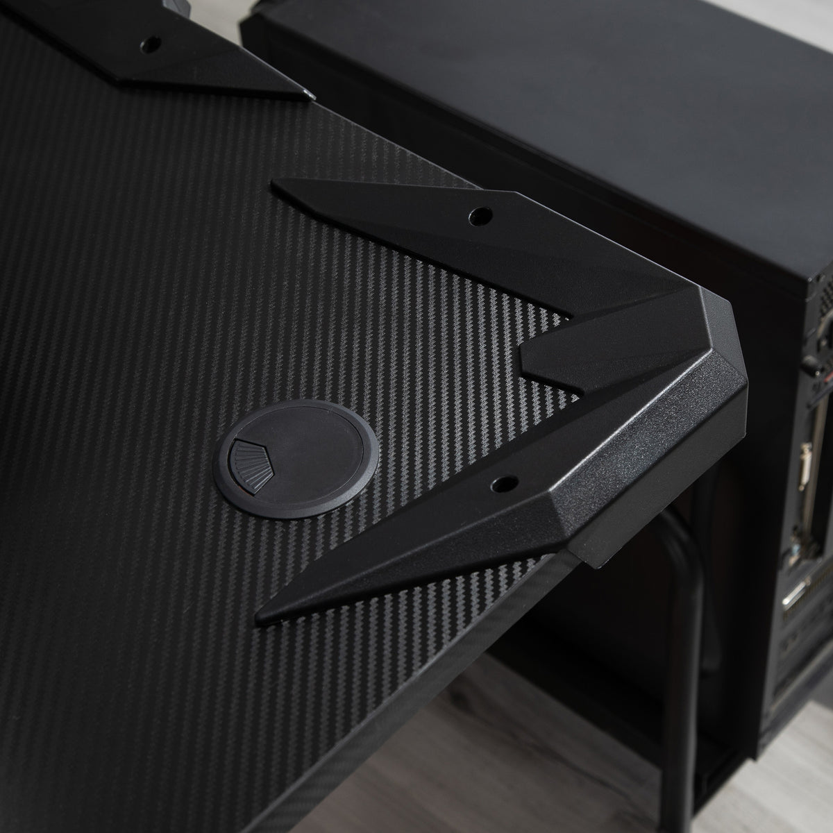 HOMCOM 142 x 66 cm Gaming Desk, Carbon Fibre Covered Computer Desk, Gamer Workstation with Headphone Hook, Cup Holder and Gamepad Storage Rack, Black and Red