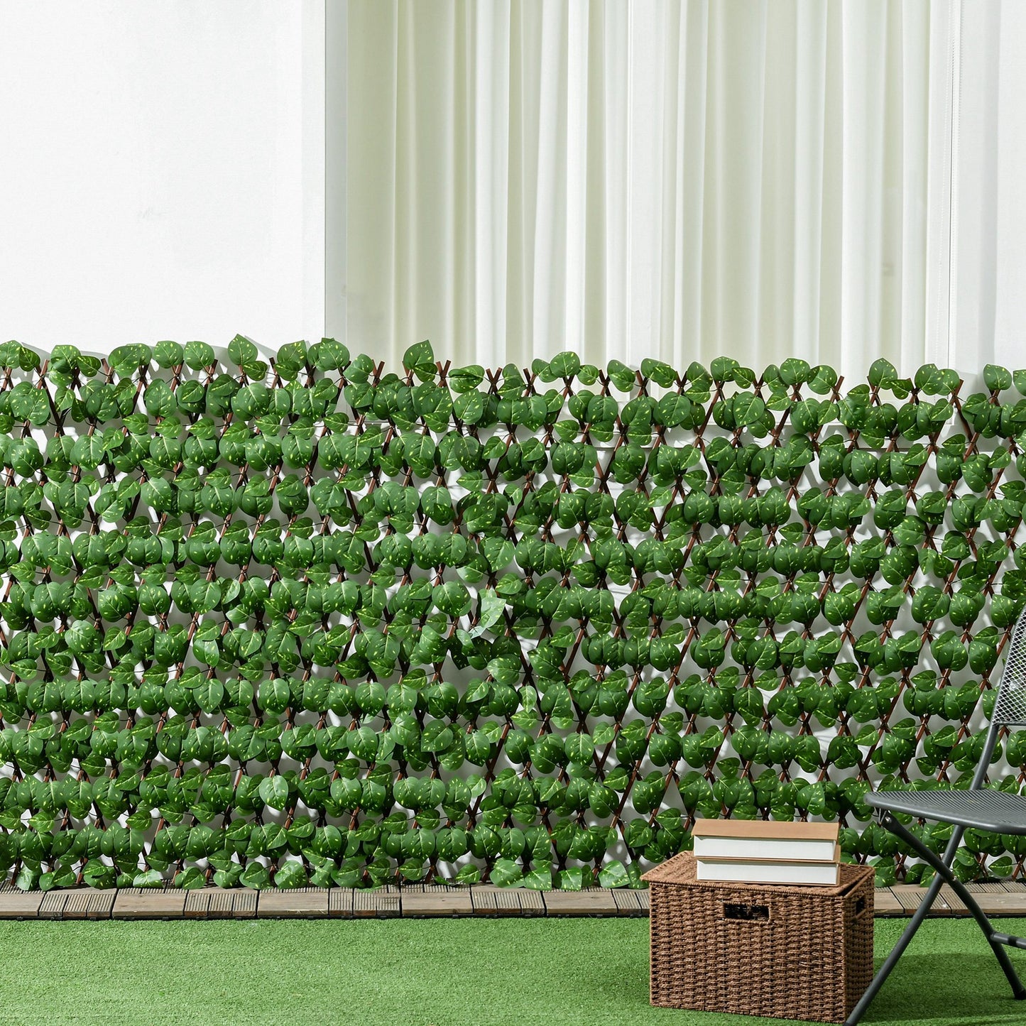 Outsunny Set of 2 Expandable Artificial Trellis Hedges â€“ Realistic Leaf Privacy Screen, 2 x 1 m