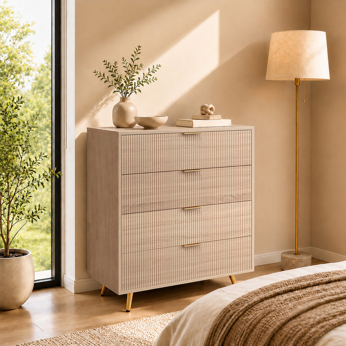 HOMCOM Bedroom Chest of Drawers with 4 Drawers, Fluted Dresser with Gold Tone Handles, Storage Cabinet, Natural