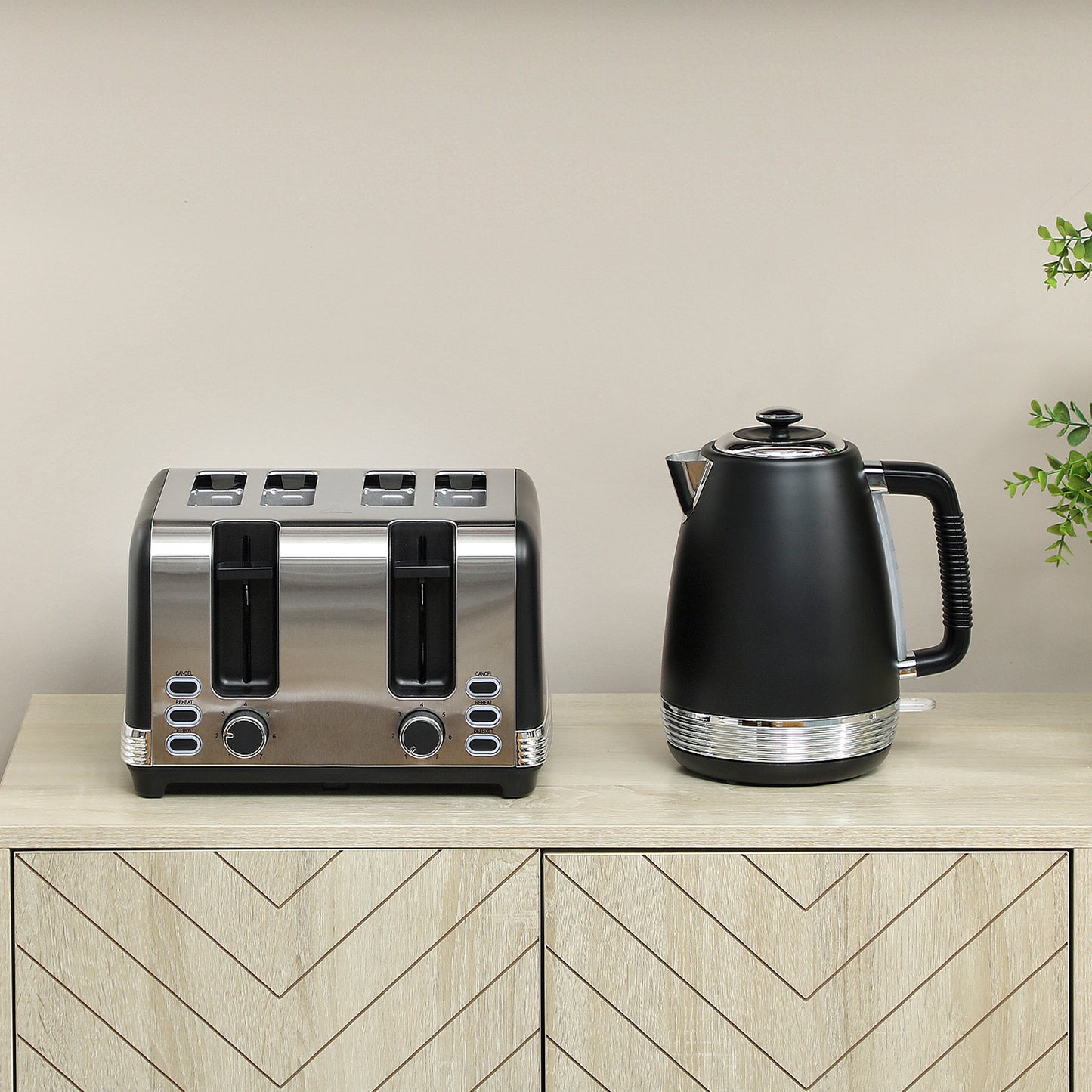 HOMCOM Stainless Steel Kettle and Toaster Set, 1.7L 3000W Rapid Boil Jug Kettle with UK Strix Thermostat, Limescale Filter, 4 Slice Toaster with 7 Browning Controls, Crumb Tray, Black and Silver Tone