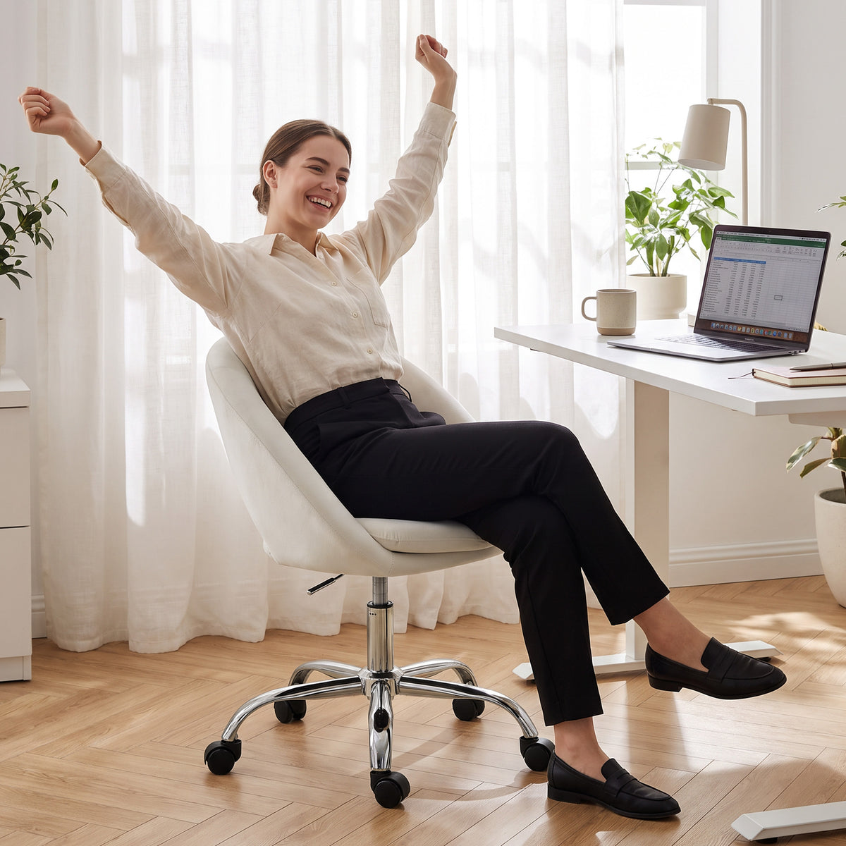 HOMCOM Velvet Desk Chair, Modern Office Chair with Height-Adjustable, Wheels, for Home Study Bedroom, Cream