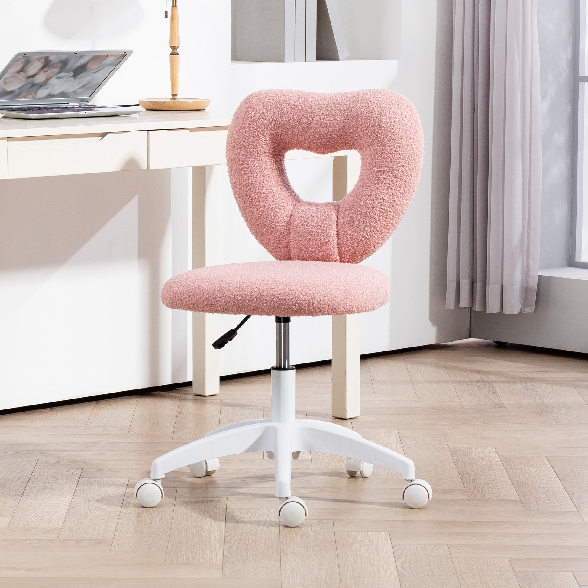 <ul style="list-style:disc;margin-left:15px;"><li>Charming design: Heart-shaped back enhances any room