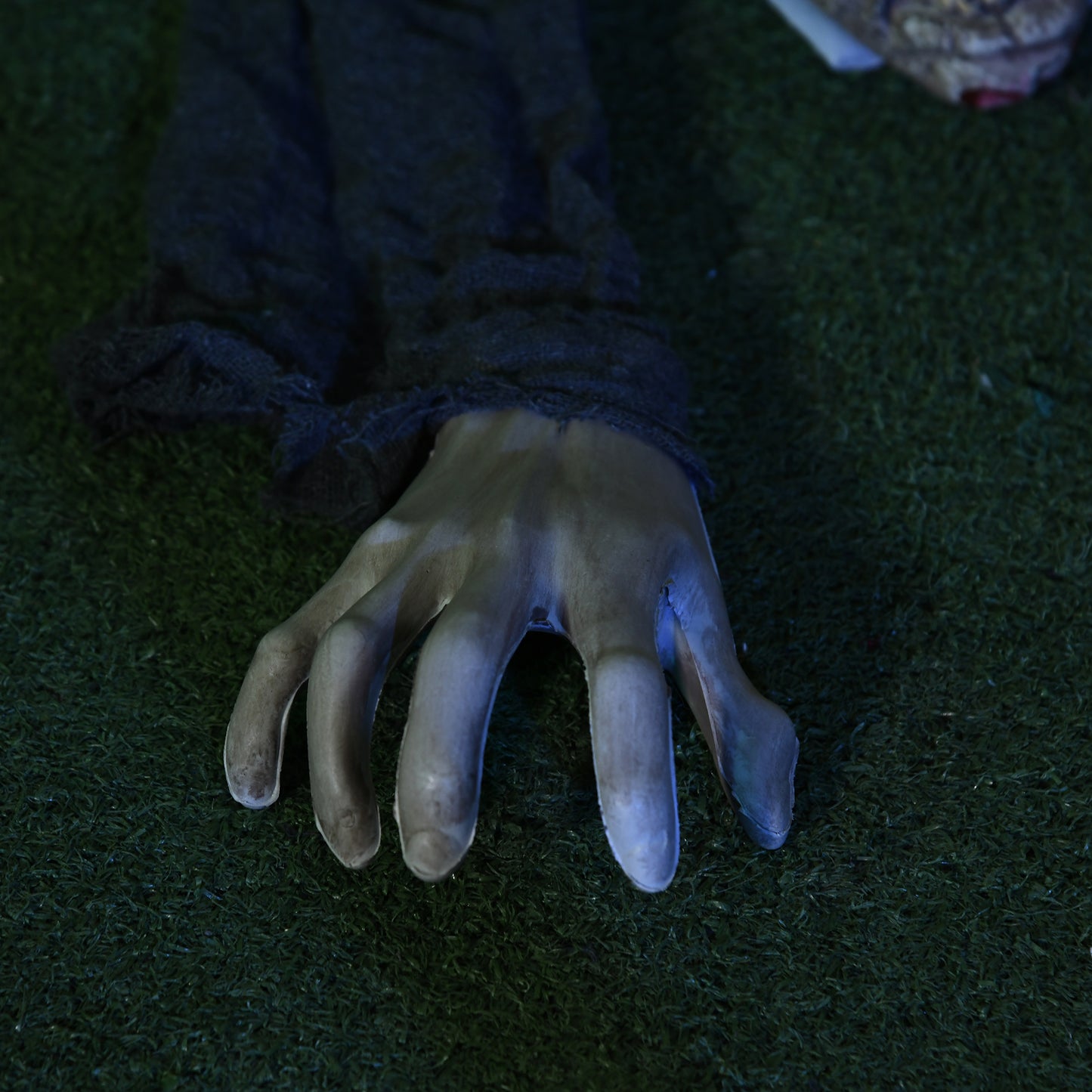 HOMCOM 5.2ft Life Size Outdoor Halloween Decoration Crawling Zombie, Animated Prop Decor with Sound and Motion Activated, Light Up Eyes, Howling Sound, Posable Arms