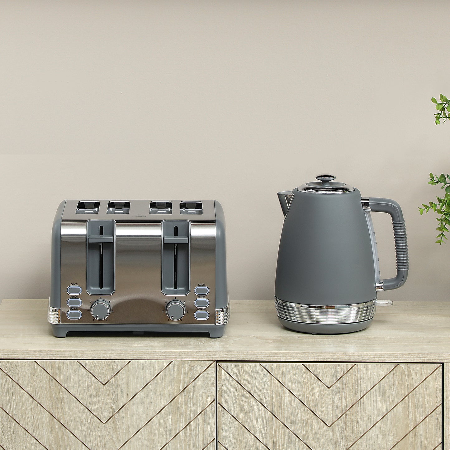 HOMCOM Stainless Steel Kettle and Toaster Set, 1.7L 3000W Rapid Boil Jug Kettle with UK Strix Thermostat, Limescale Filter, 4 Slice Toaster with 7 Browning Controls, Crumb Tray, Grey and Silver Tone