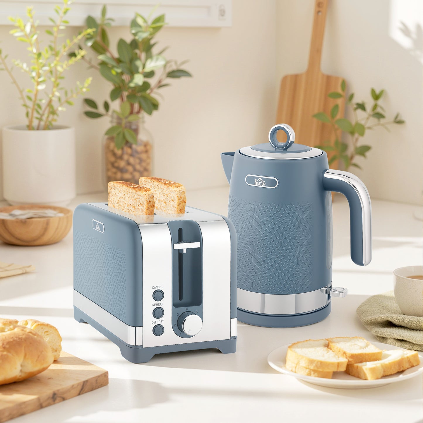 HOMCOM Sleek Textured Kettle and Toaster Set - Blue