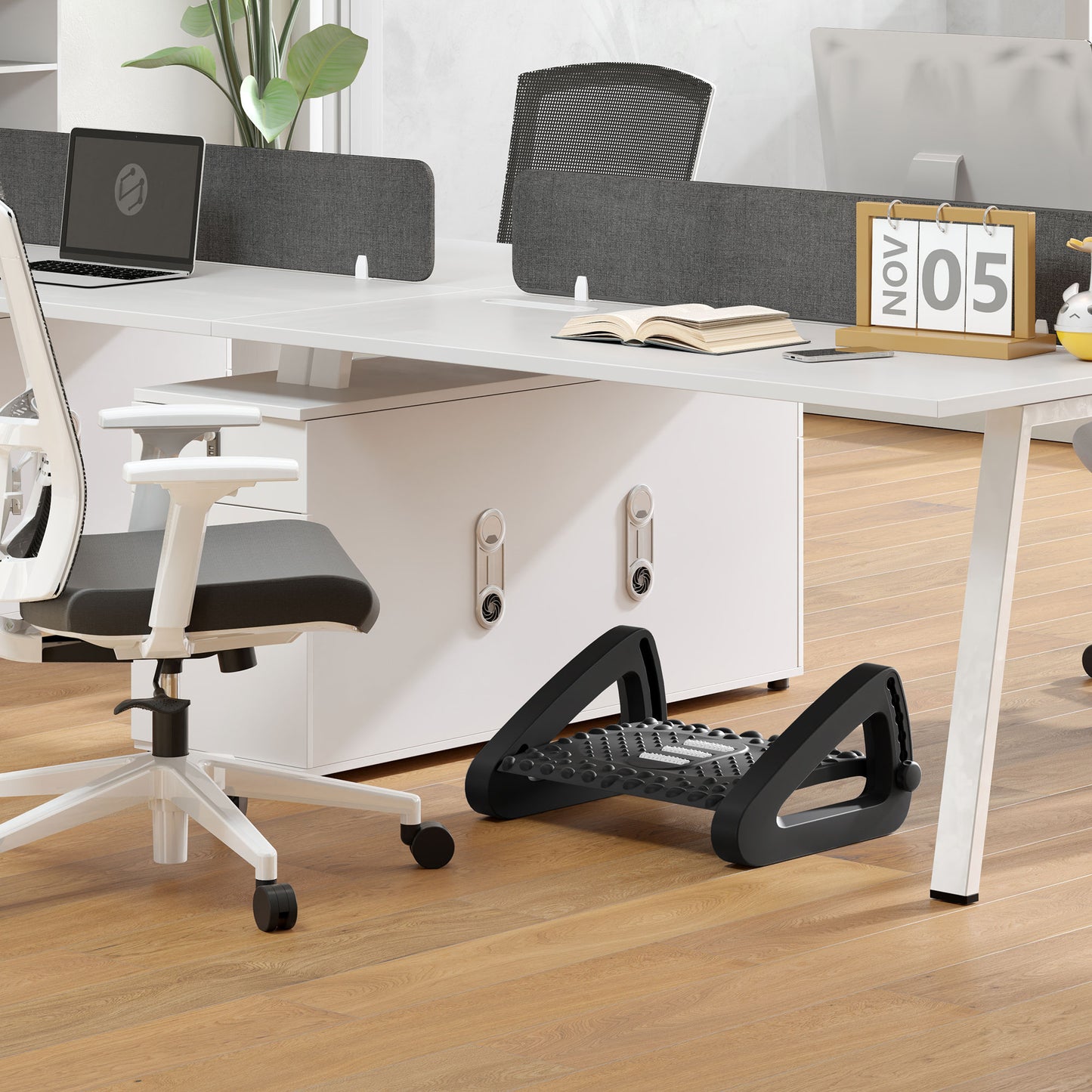 HOMCOM 10Â°-45Â° Six-Angle Massage Footrest - Black