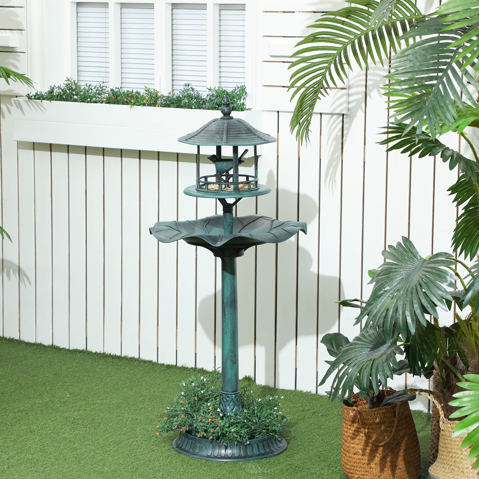 <ul style="list-style:disc;margin-left:15px;"><li>Eye-Catching Decor: Our bird bath features a verdigris effect
