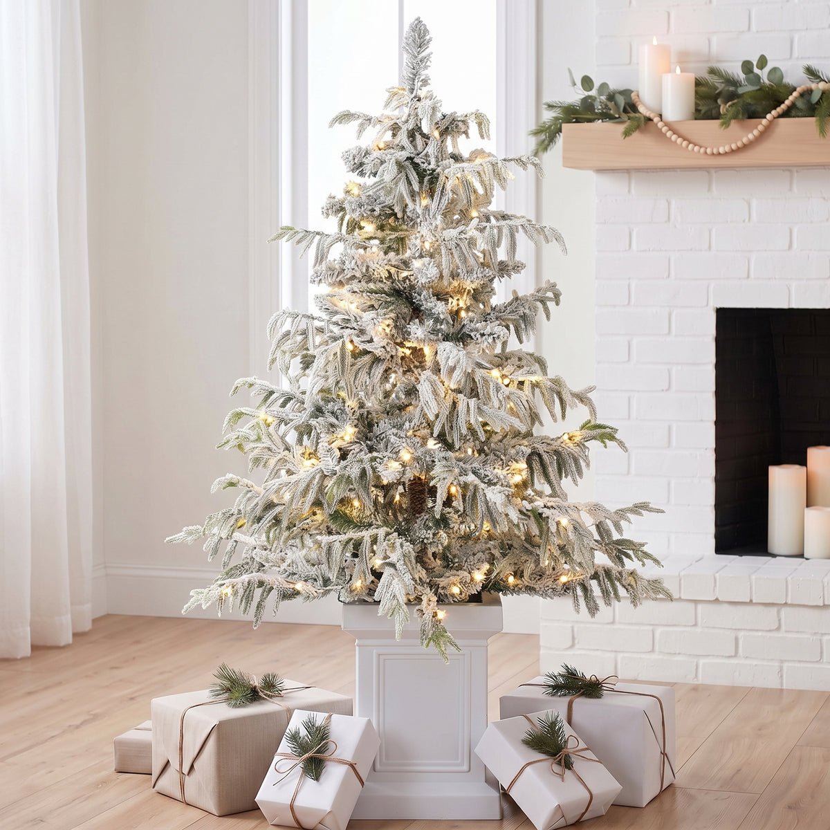 HOMCOM 4ft Prelit Flocked Christmas Tree, Artificial Snow Flocked Spruce with 160 Warm White LED Lights, 8 Modes, Green