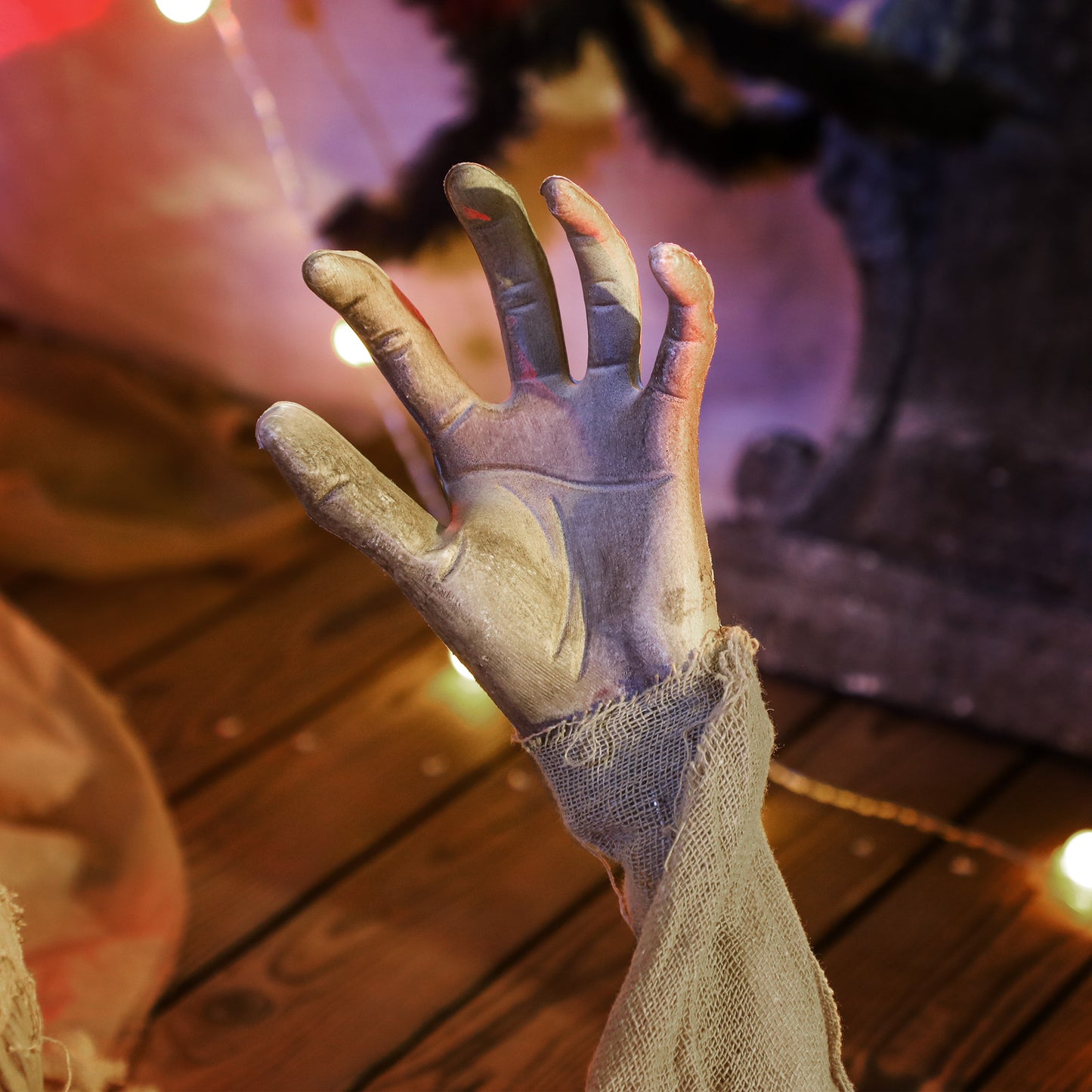 Outsunny 183 cm Life Size Halloween Animated Crawling Mummy with Glowing LED Eyes, 8/16H Timer, Scary Halloween Decorations, Battery Operated, Indoor Outdoor Party Props