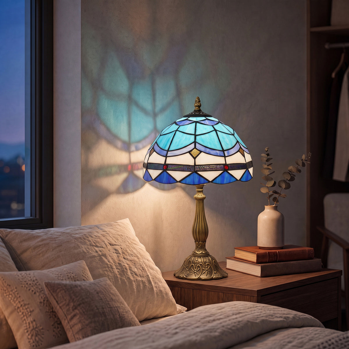 HOMCOM Tiffany Stained Glass Table Lamp, Handmade Antique Bedside Lamp, Decorative Night Light