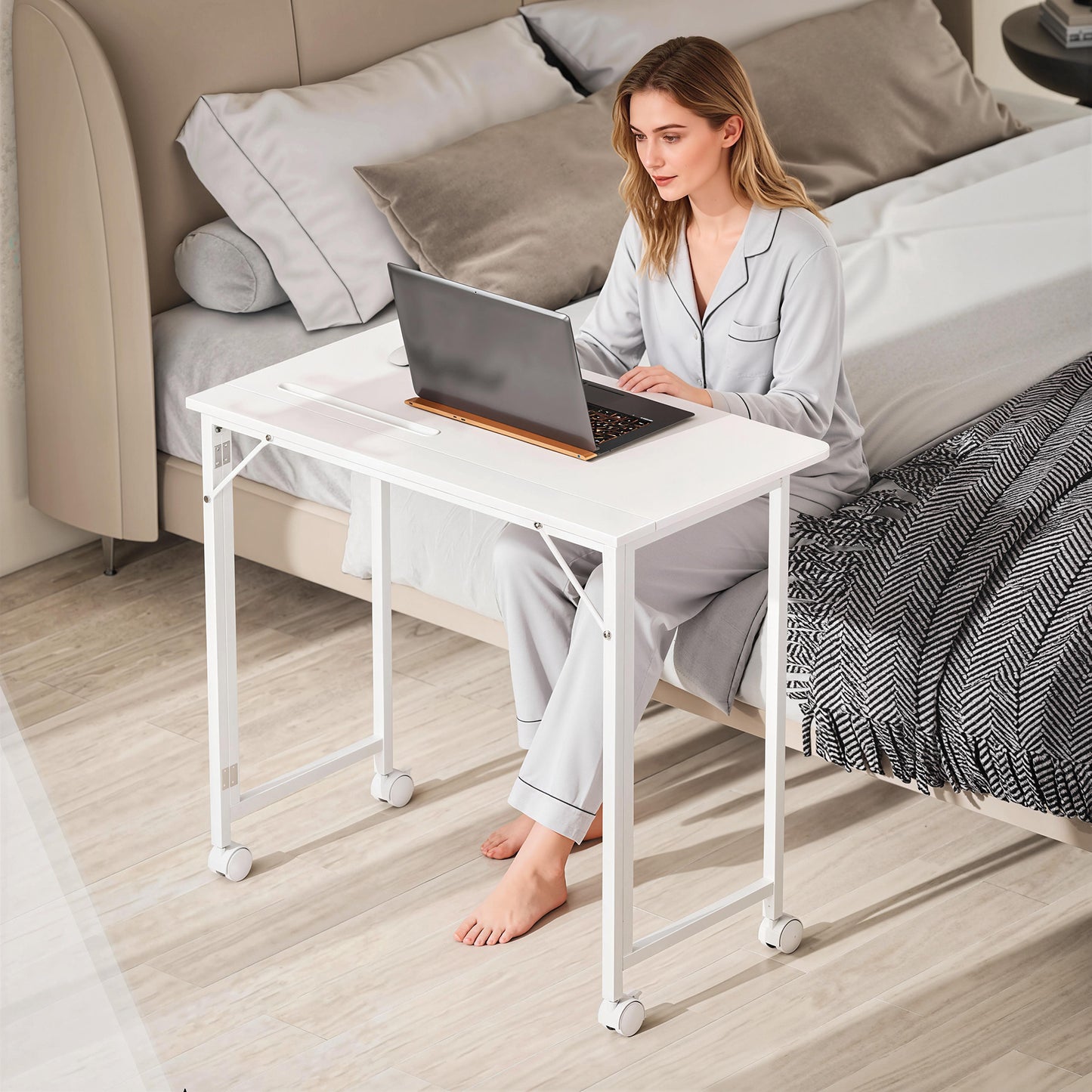 HOMCOM Small Folding Desk, with Wheels - White Wood-Effect